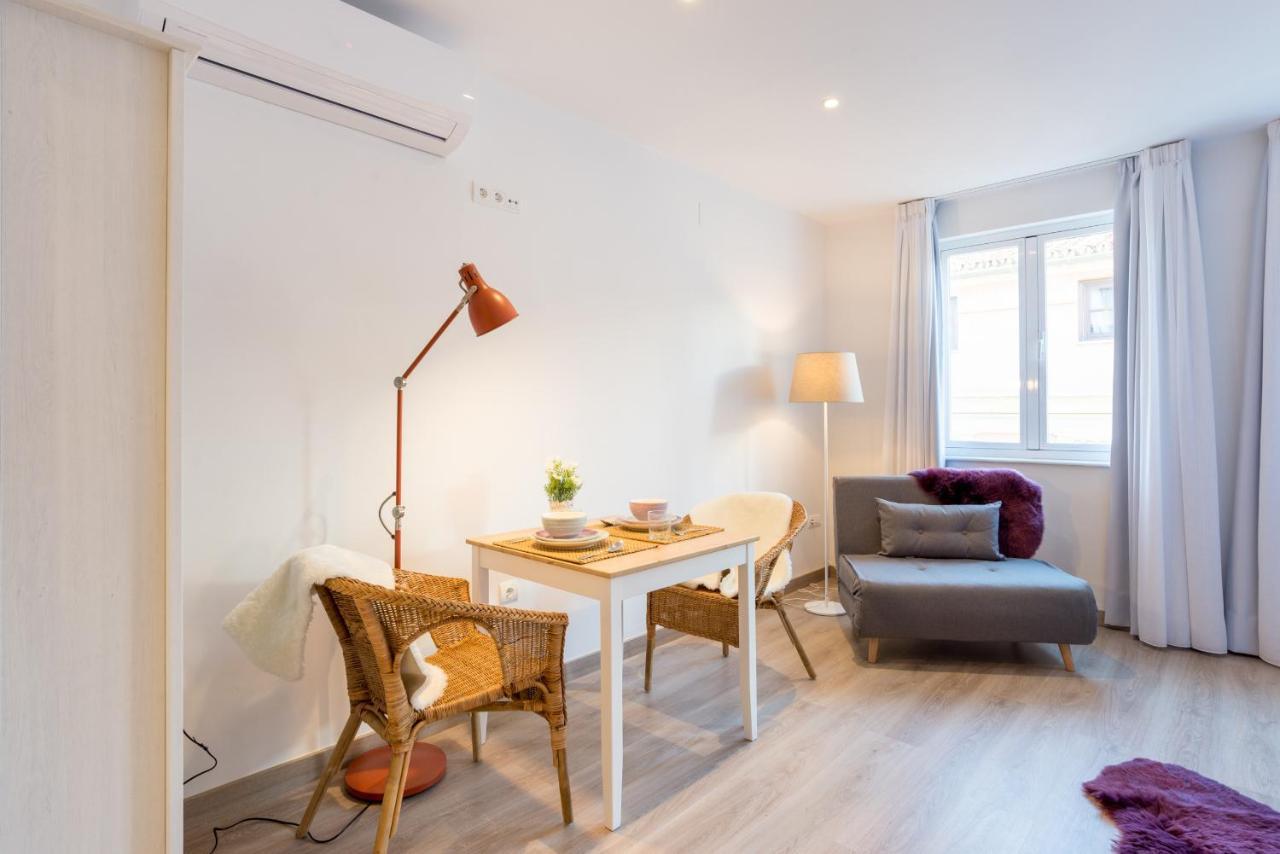 Апартаменты Sharingco Atarazanas Premium Loft VI Малага Экстерьер фото